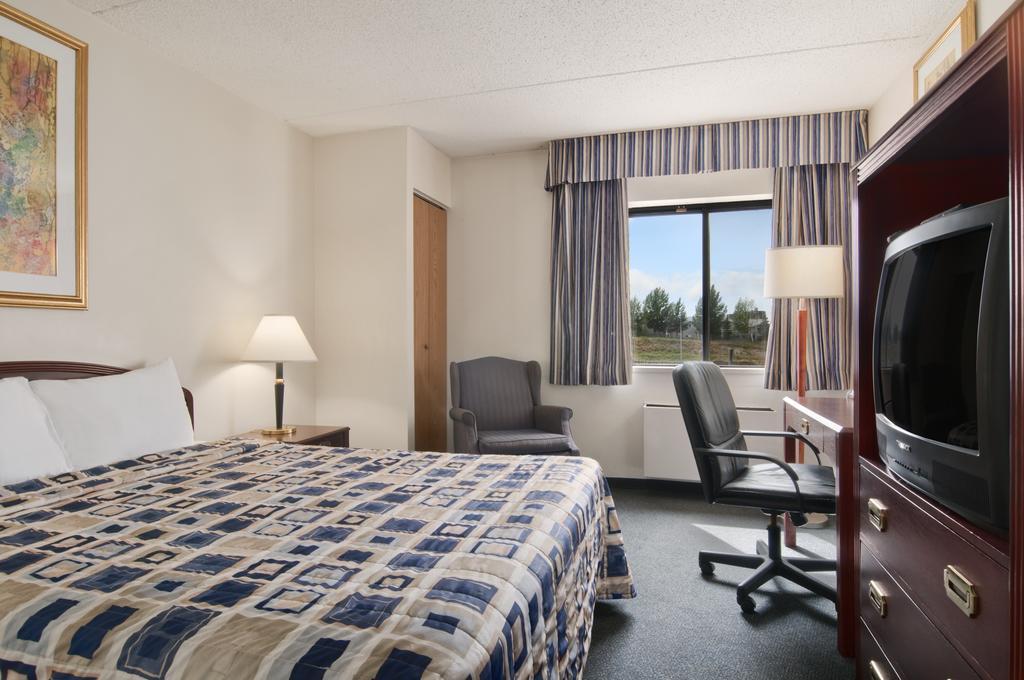 Travelodge Calgary Macleod Trail Room photo